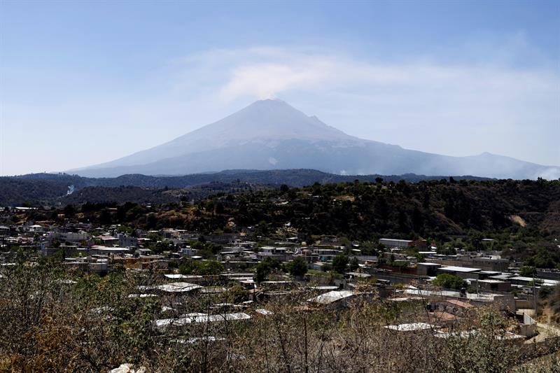 México eleva a amarillo fase 3 la alerta por volcán Popocatépetl