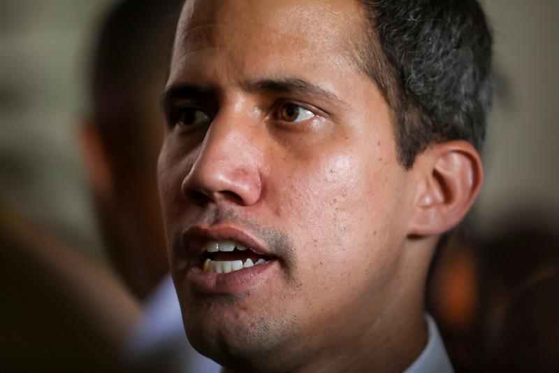 Contraloría de Venezuela inhabilita a Guaidó por 15 años