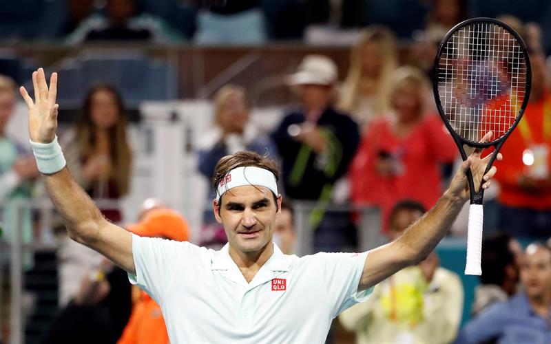 Federer se mete en semifinales tras vencer con holgura a sudafricano Anderson