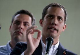 Guaidó llama a movilizaciones por los seis meses de su desafío a Maduro