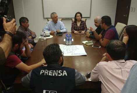 Periodistas exigen esclarecer asesinato de reportero en Sinaloa