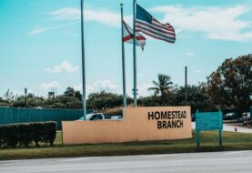 Activistas piden cierre de albergue de niños indocumentados en Florida