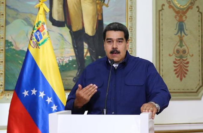 Maduro pidió la renuncia de su gabinete