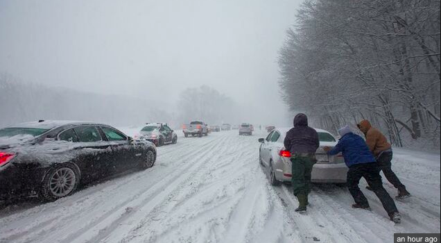 Tormentas y nieve obligan al cierre de carreteras en Colorado