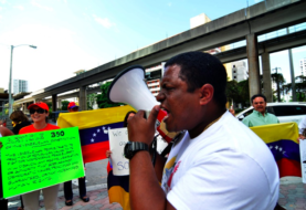 Exiliados en Miami instan a Guaidó a que pida "intervención humanitaria"