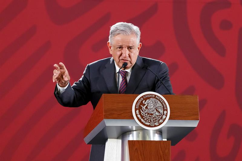 Gobierno mexicano reduce 50 % gasto en publicidad oficial y la reparte más