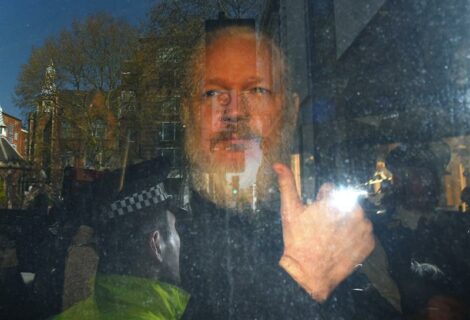 Julian Assange fue detenido por una orden de extradición de EE.UU.