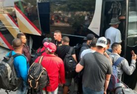 Cientos de cubanos emprenden "viacrucis migrante" desde el sureste de México