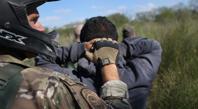 Trump dice que podría enviar más militares a la frontera con México