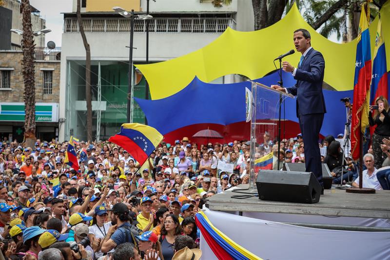 Guaidó convoca a marcha para pedir a militares apoyo para la salida de Maduro