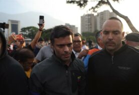 Leopoldo López y su familia ingresan como "huéspedes" a la embajada de Chile