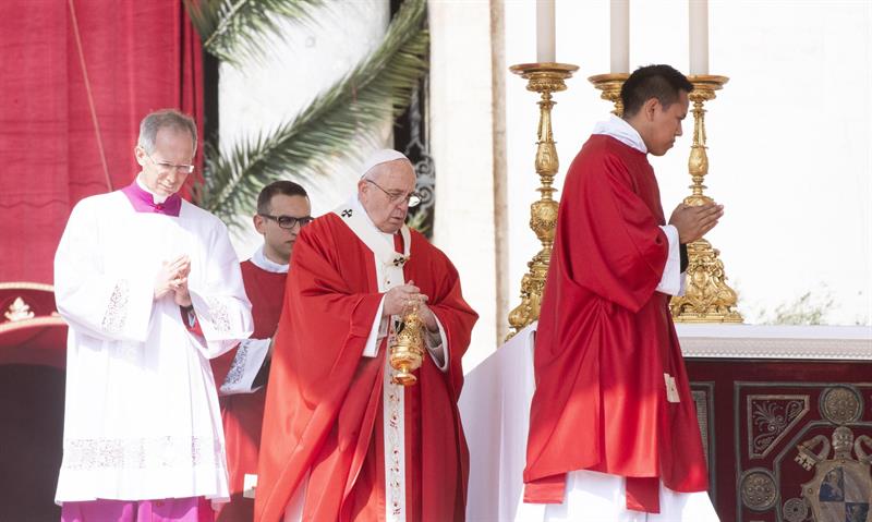 El papa expresa su cercanía a Francia tras el incendio de Notre Dame