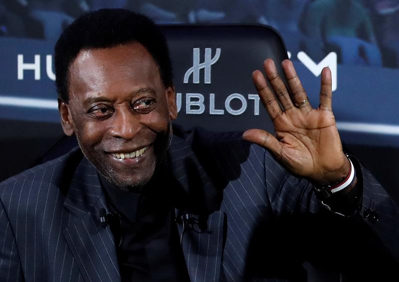 Pelé tranquiliza a sus fans y asegura que se encuentra «mucho mejor»
