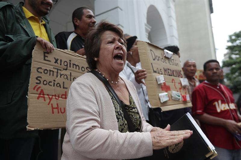 Protestan en Caracas por retrasos en entrega de ayuda humanitaria