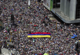 Venezolanos vuelven a las calles en busca de la salida de Maduro
