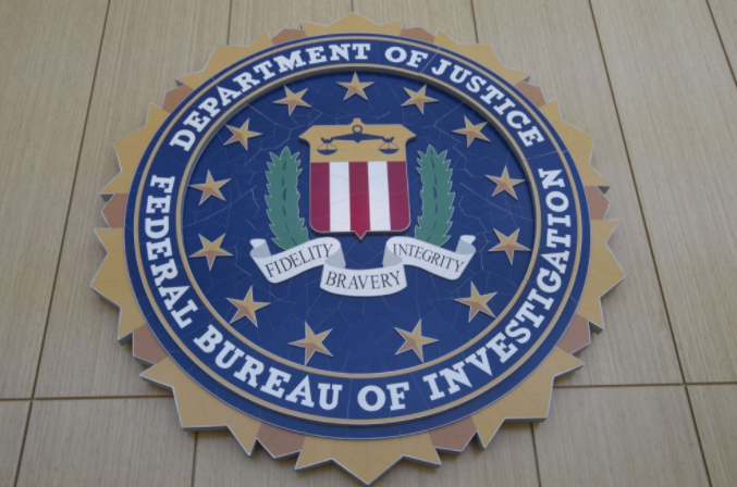 FBI rechaza tildar de espionaje la vigilancia a miembros del equipo de Trump