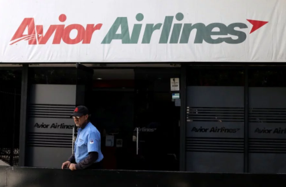 Suspensión de vuelos de EE.UU. a Venezuela deja a pasajeros varados en Miami