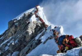 Atasco en el Everest al hacer cima más de 200 alpinistas