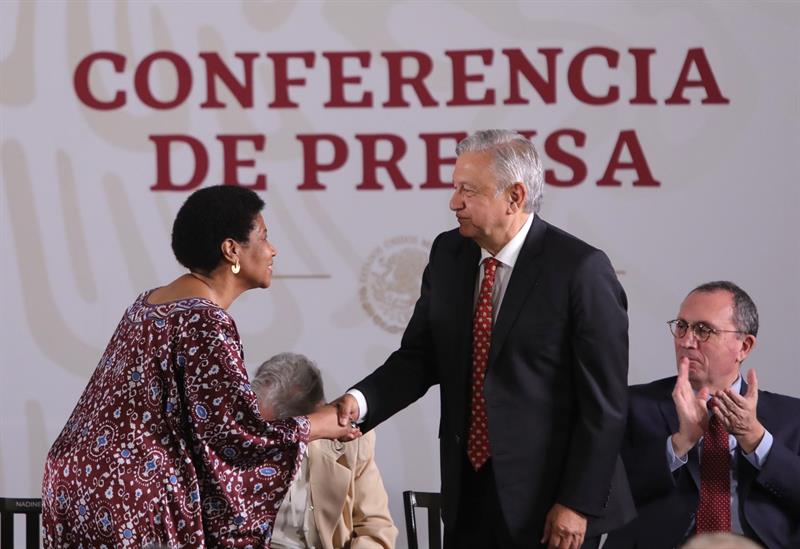 López Obrador se compromete a proteger a las mexicanas de la violencia