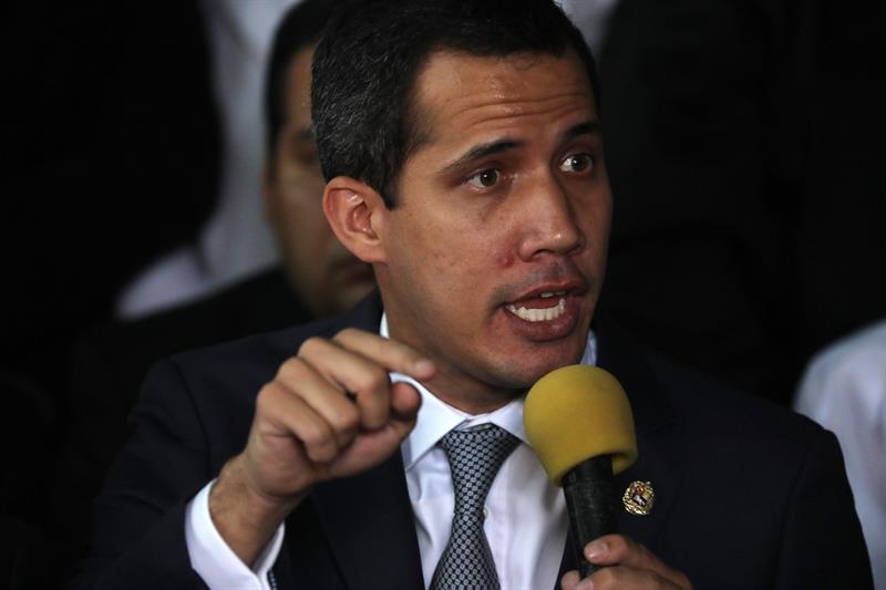 Opositores pedirán en cuarteles que militares den la espalda a Maduro