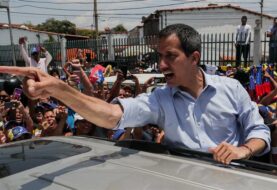 Guaidó dice que Maduro actúa "disociado" por proponer elecciones legislativas