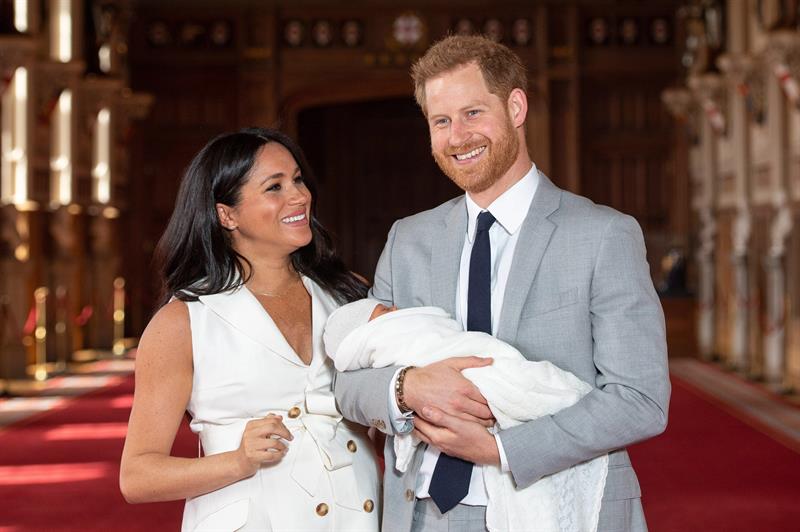 Meghan y Harry presentan a su bebé Archie