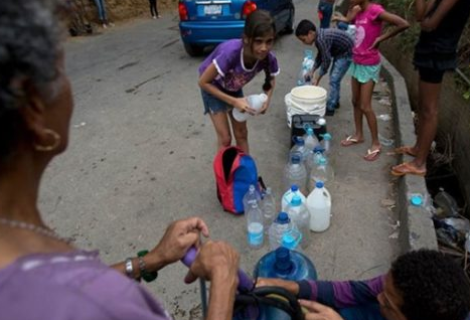 Parlamento venezolano pide más presión a Maduro por crisis humanitaria