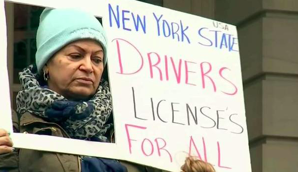 Congreso de Nueva York aprueba ley para permitir conducir a indocumentados