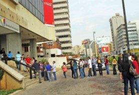 Bancos venezolanos aun esperan los nuevos billetes anunciados