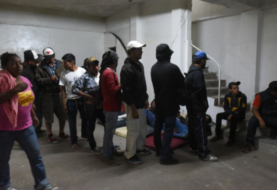 Número creciente de venezolanos espera asilo en la frontera de México y EEUU