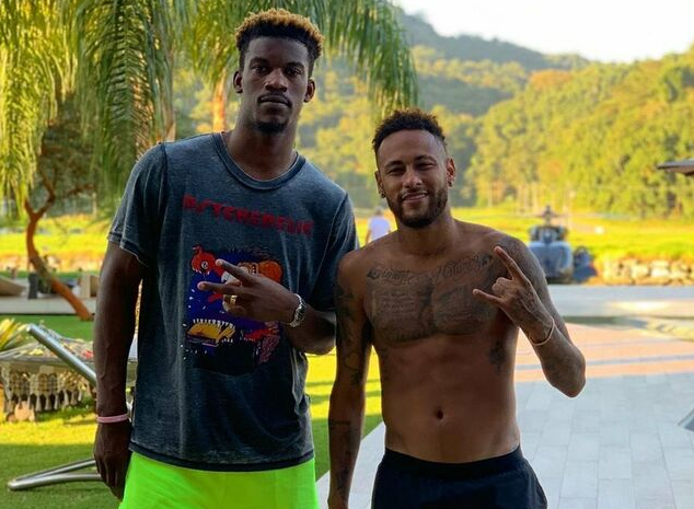 Jimmy Butler y Neymar celebran un golazo de penal