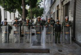 Guaidó denuncia militarización parcial de la sede del Parlamento