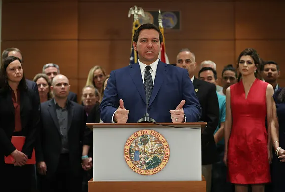 Demandan a gobernador de Florida por severa ley antiinmigrante