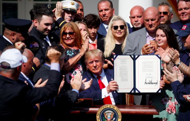 Trump firma ley para financiar los cuidados médicos de los «héroes» del 11-S