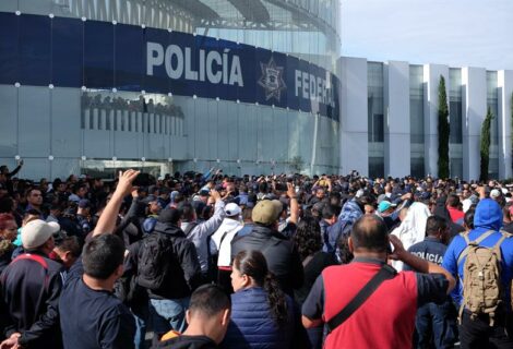 Policías se manifiestan contra la Guardia Nacional en la Ciudad de México