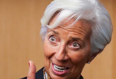 Lagarde anuncia su "renuncia temporal" a la dirección del FMI