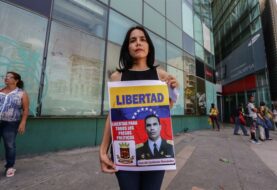 Presos políticos de Venezuela protestan tras muerte de militar detenido