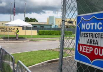 Polémico centro de menores migrantes de Florida podría reabrir en octubre