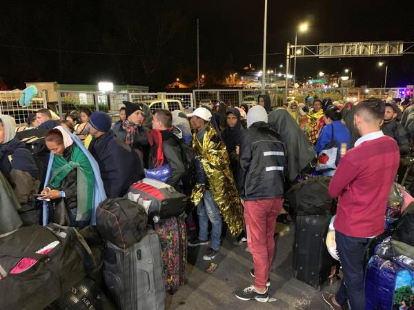Colombia dice que 11.000 venezolanos salieron el fin de semana hacia Ecuador