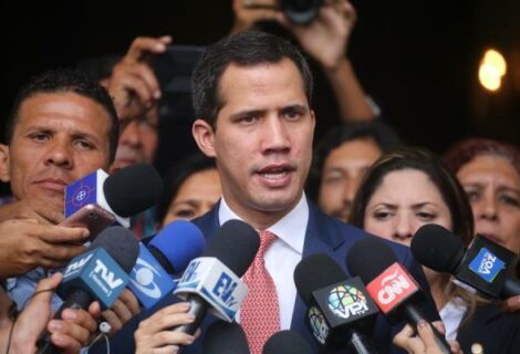 Guaidó suspende de funciones a un grupo de diputados