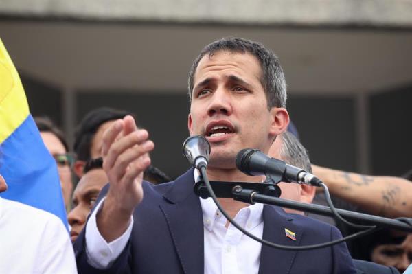 Asegura Juan Guaidó que Maduro pretende «disolver el Parlamento» este lunes
