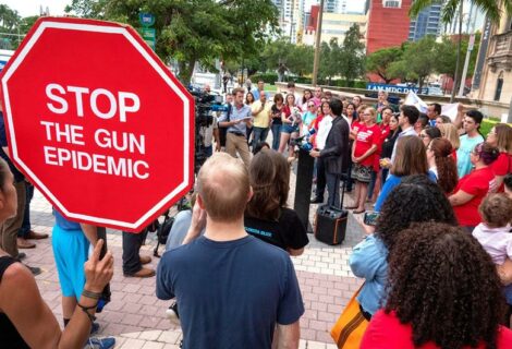 Políticos y grupos civiles rechazan en Miami "epidemia" de ataques con armas