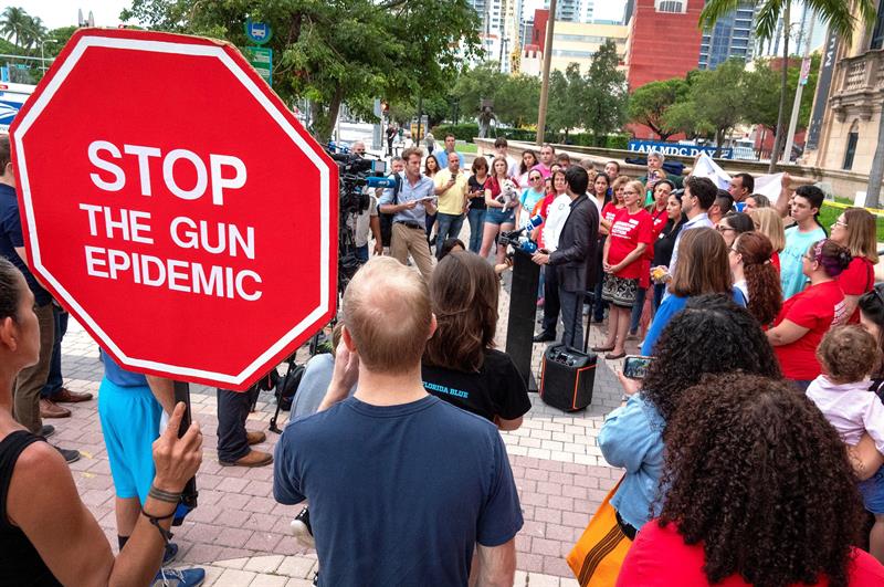 Políticos y grupos civiles rechazan en Miami «epidemia» de ataques con armas