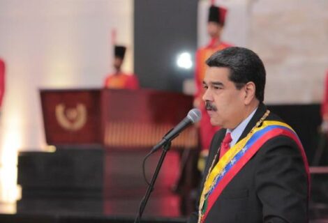 Maduro reprime a las fuerzas de seguridad para mantener control