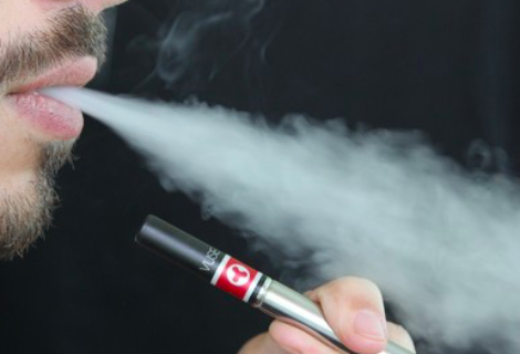 Michigan es el primer estado que prohíbe venta de e-cigarrillos