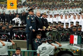 López Obrador encabeza desfile militar que incluye a la Guardia Nacional