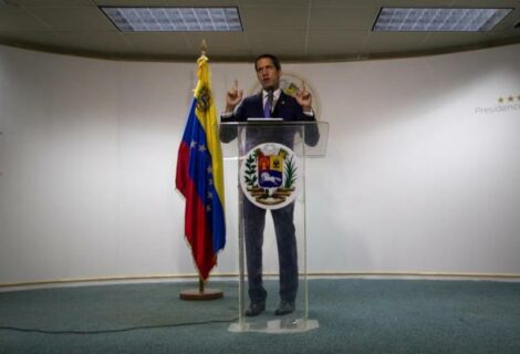 Guaidó asegura que mantiene contactos con miembros de la Fuerza Armada