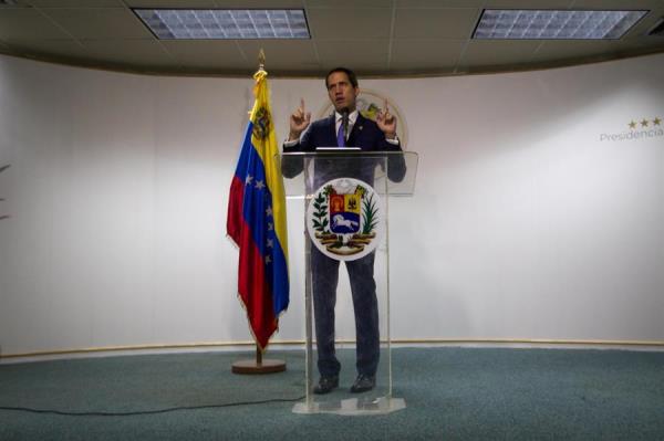 Guaidó asegura que mantiene contactos con miembros de la Fuerza Armada