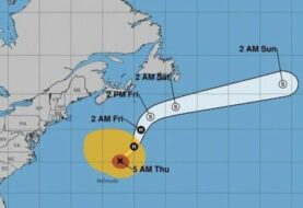 Jerry, cerca de convertirse en huracán mientras Humberto se dirige al noreste
