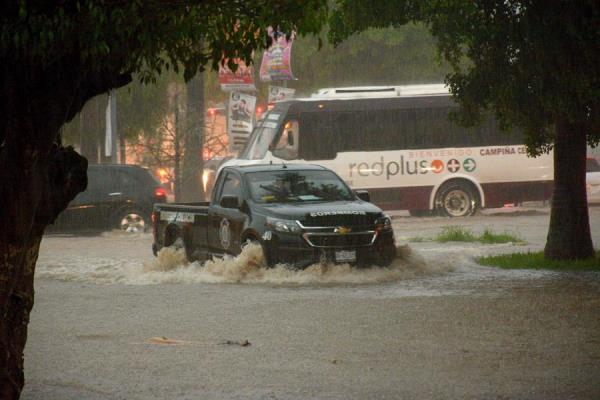 Huracán Lorena pone en máxima alerta a varios estados del noroeste de México